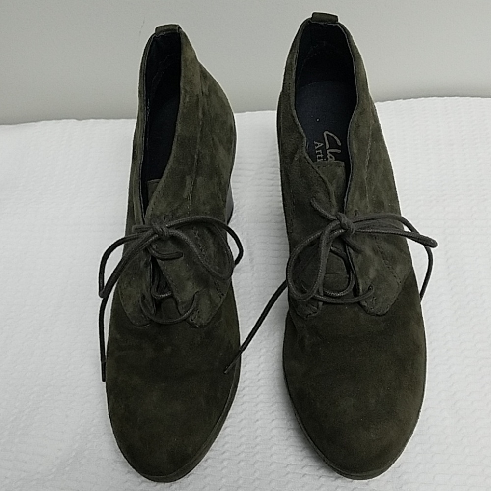 Clark's Artisan Lace Up Booties - Picture 6 of 6